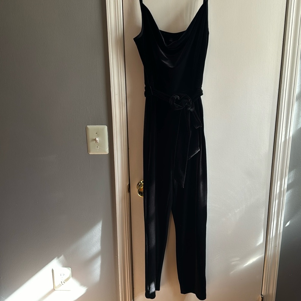 VGUC Banana Republic velvet belted jump suit. Size 6.